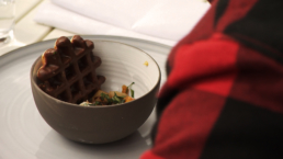 BBQ recept - Gegrilde fruitcocktail met Brusselse wafel en mascarpone ijs - Ik BBQ voor Jou
