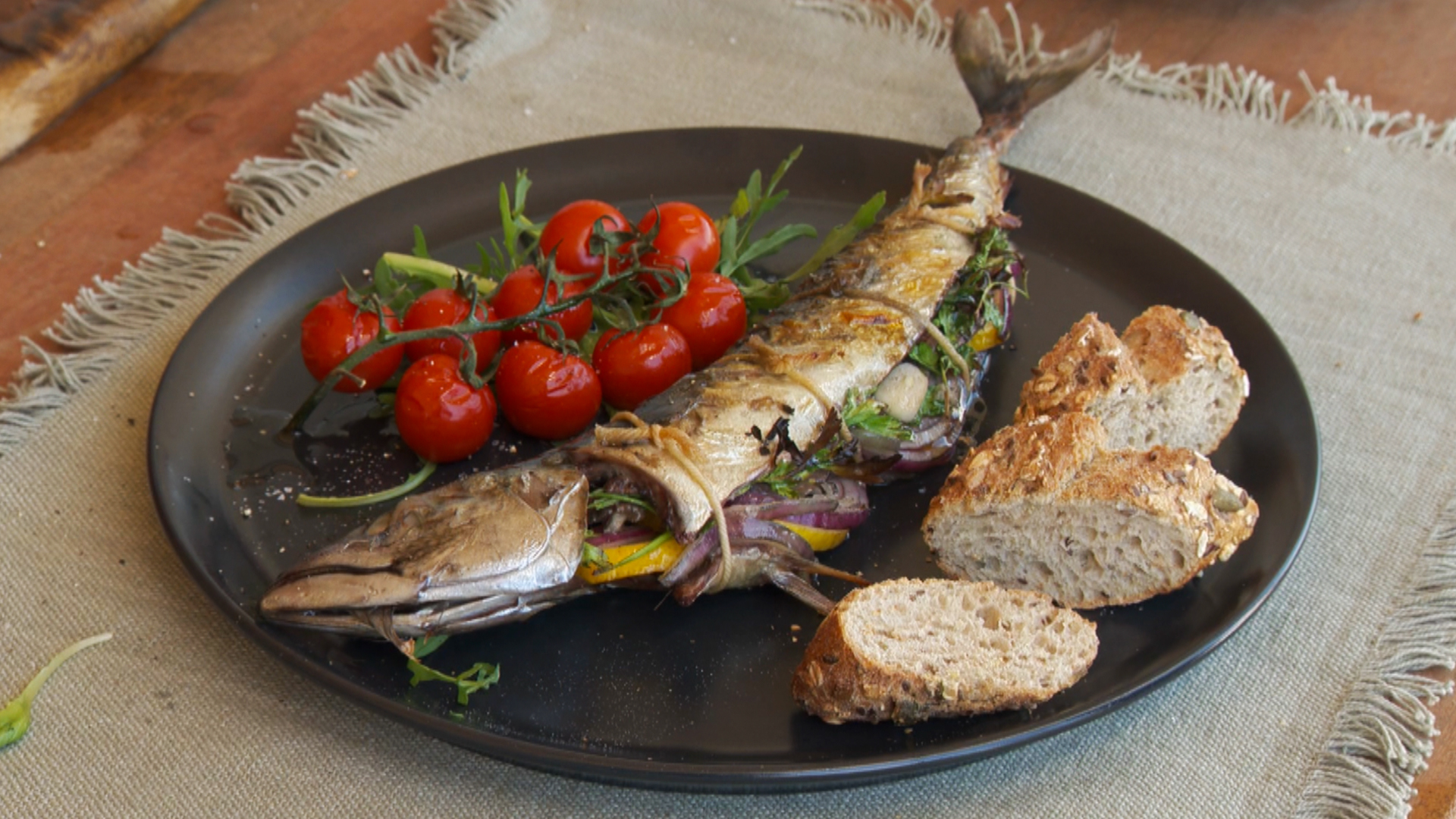 Siësta Observeer Plantkunde BBQ recept Makreel gevuld met anjovis - IK BBQ voor jou | televisieprogramma
